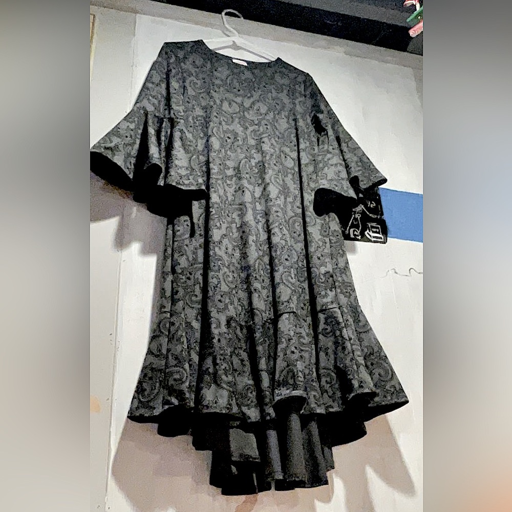 Lovely paisley patterned LuLa Roe dress XS black